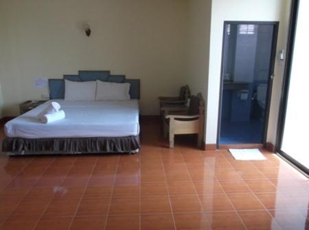 Sr Hotel Сураттхани Номер фото